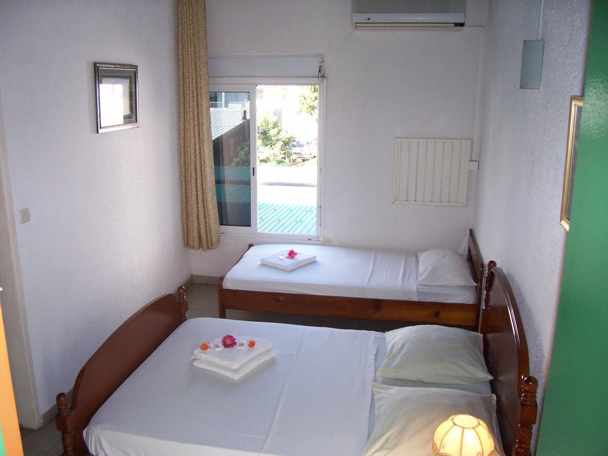 Hotel Le Nathania Saint Pierre Exterior photo